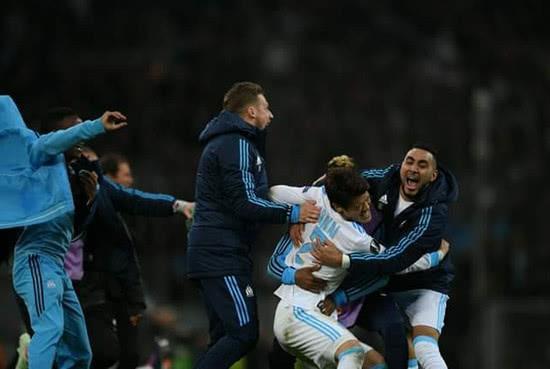  欧冠淘汰赛激情碰撞，顶级球星闪耀赛场