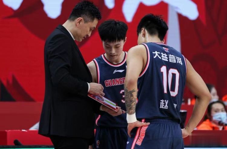  篮板王争夺激烈，内线霸主谁属