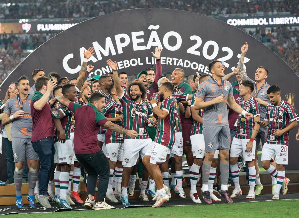  南美解放者杯决出冠军，巴西球队成功捧杯