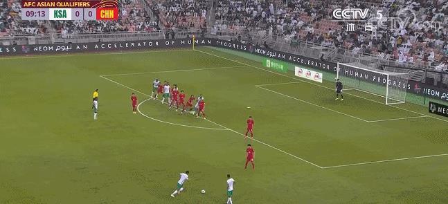  法国甲組足球聯賽呈现群雄逐鹿格局榜首多次易主