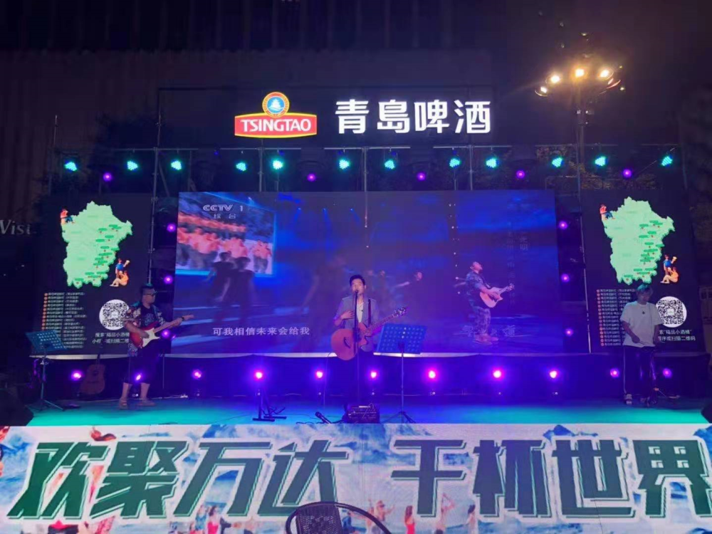  电竞解说风格多样，个性化表达赢得观众喜爱