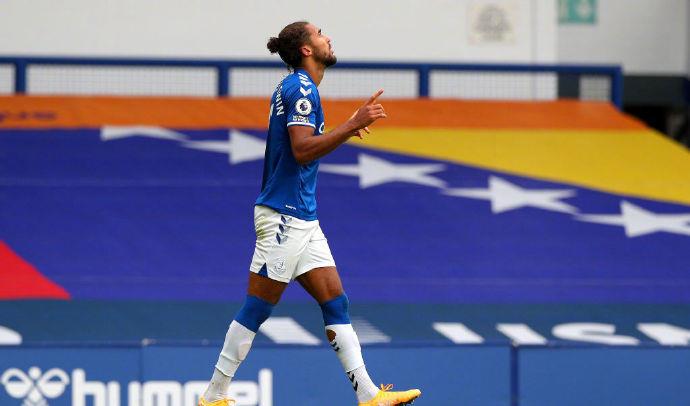  边路传中精准制导，高中锋头顶建奇功