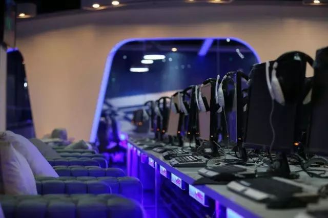  电竞周边市场火爆，衍生品开发激发消费潜力