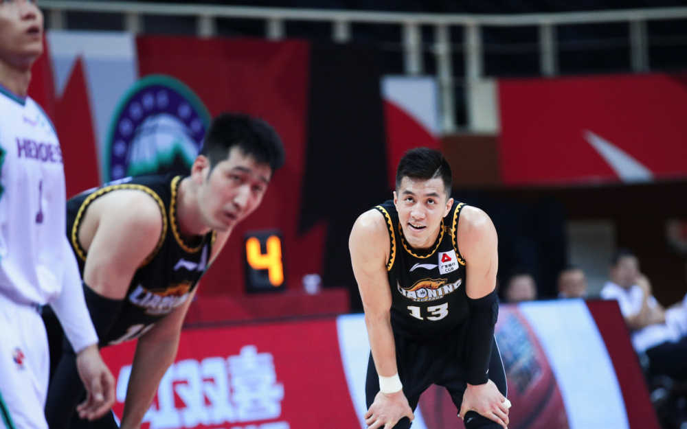  郭艾伦突破上篮绝杀北京首钢震惊全场