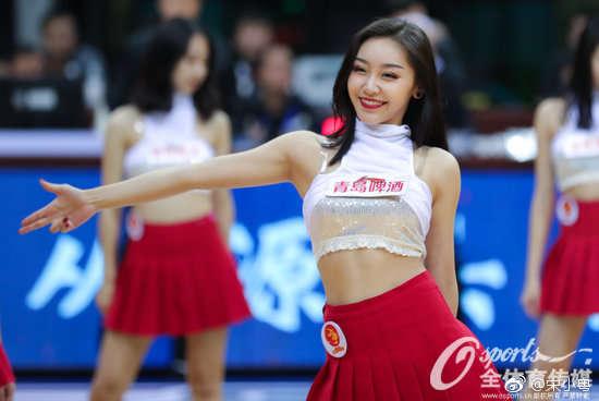  电竞女神飒爽英姿征服赛场内外