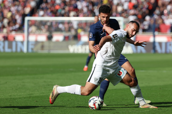  布斯塔红土场地展现泥地之王本色